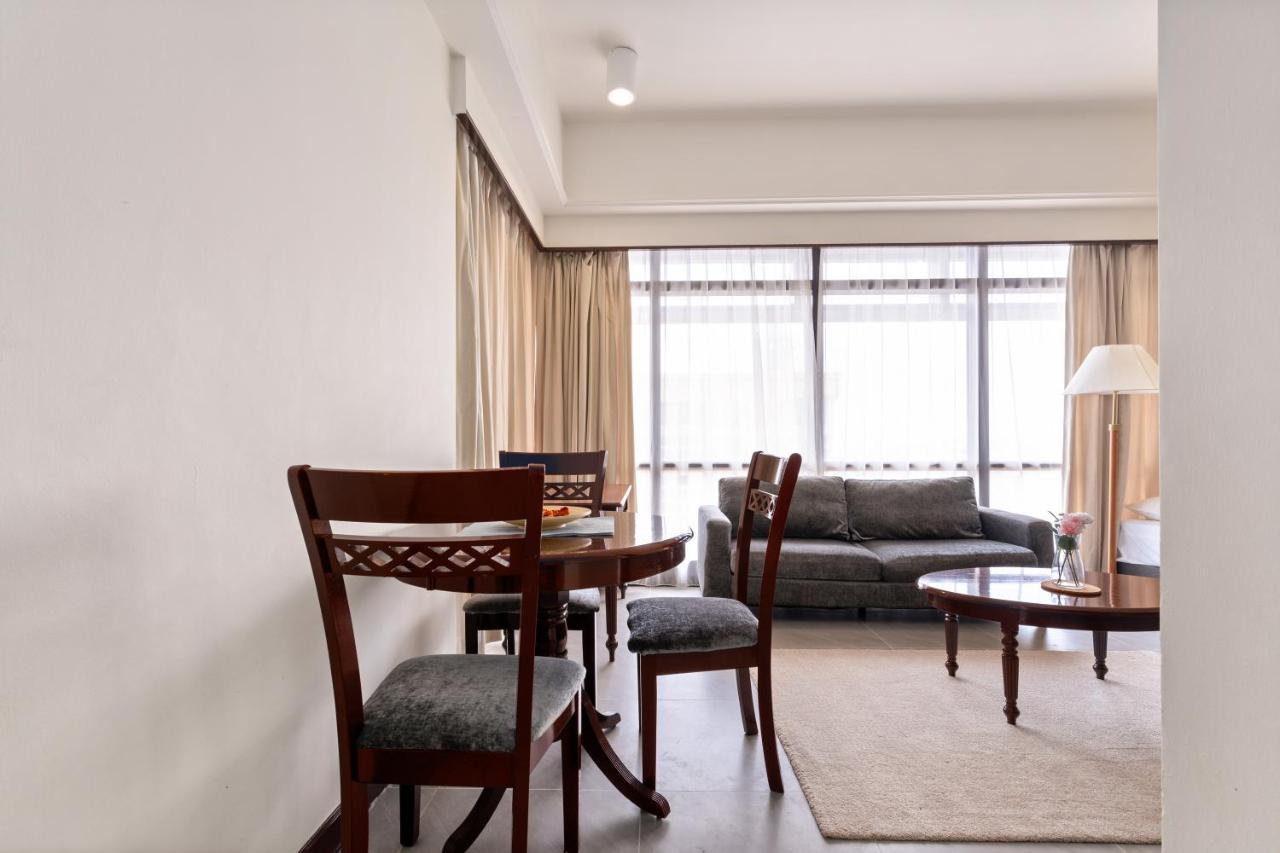 Luxhouz At Times Square Aparthotel